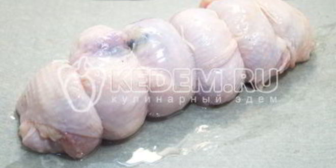 Рецепт куриного рулета с грибами праздничный