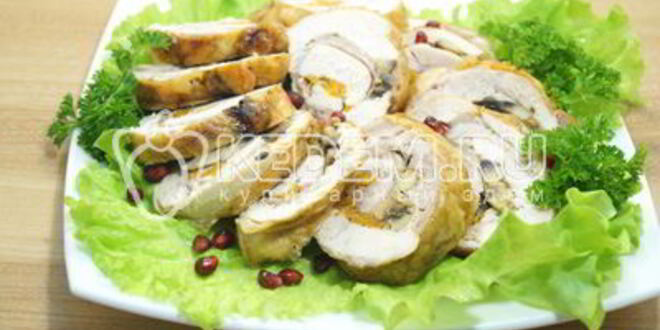 Рецепт куриного рулета с грибами праздничный