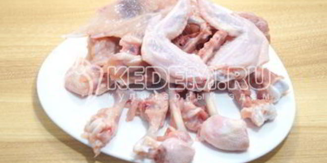 Рецепт куриного рулета с грибами праздничный