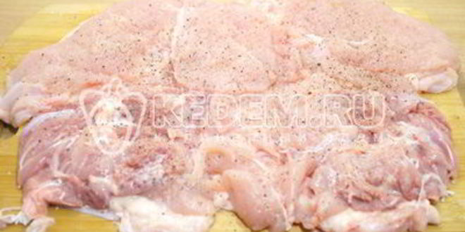 Рецепт куриного рулета с грибами праздничный