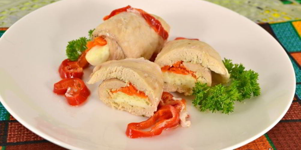 Как приготовить куриные рулетики с брынзой и морковью на пару