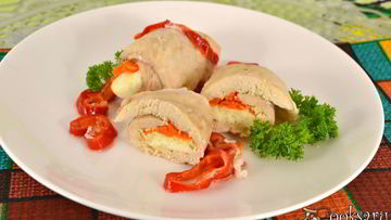 Рецепт Куриных рулетиков с брынзой и морковью на пару