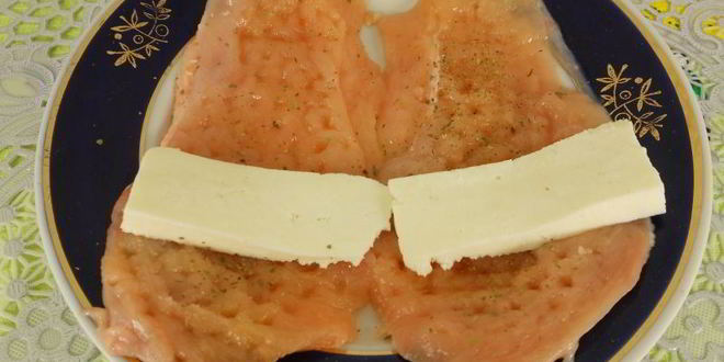 Рецепт куриных рулетиков с брынзой и морковью на пару