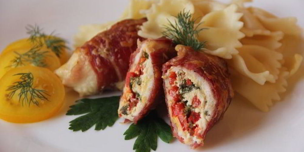 Как приготовить куриные рулетики с начинкой в пармской ветчине