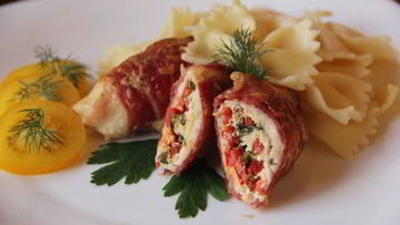 Рецепт Куриных рулетиков с начинкой в пармской ветчине