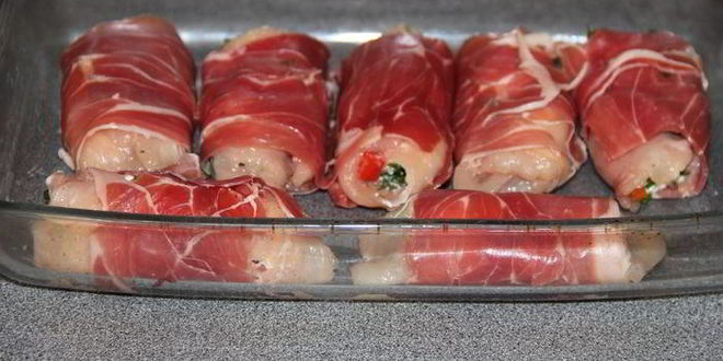 Рецепт куриных рулетиков с начинкой в пармской ветчине
