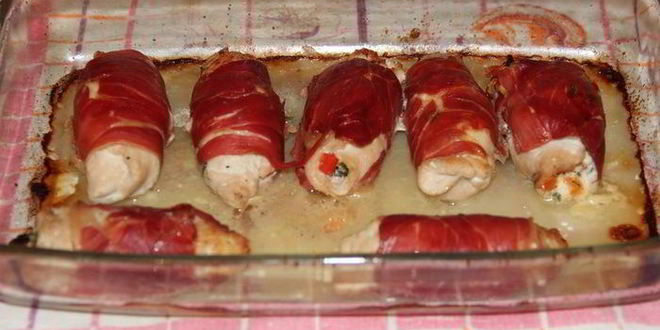 Рецепт куриных рулетиков с начинкой в пармской ветчине