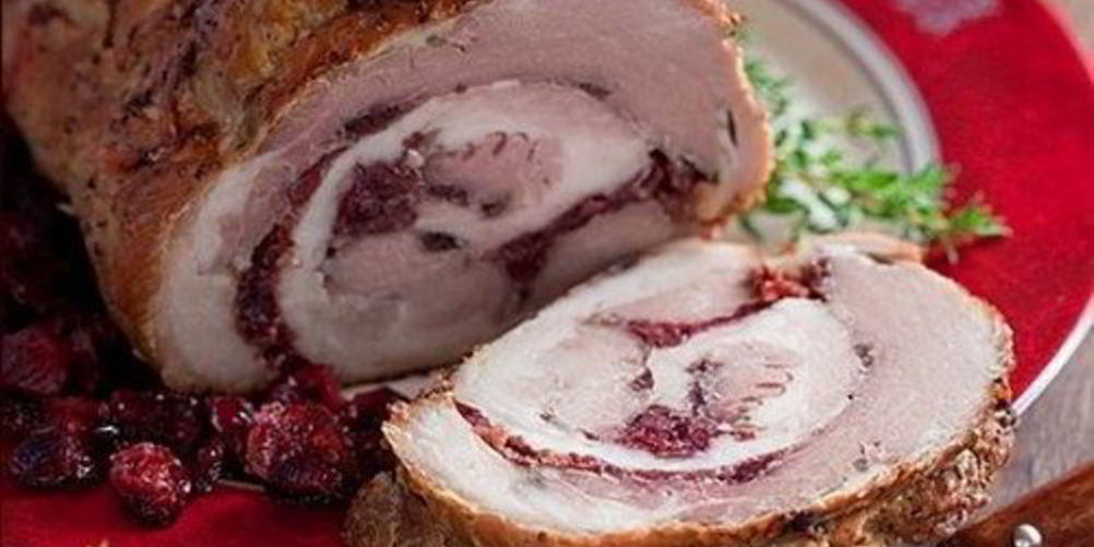 Как приготовить мясной рулет с бренди и клюквой