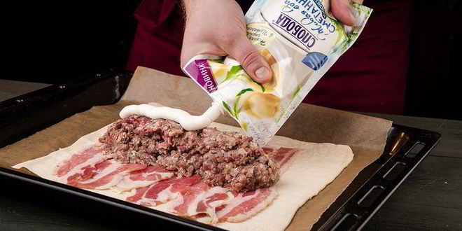 Рецепт мясного рулета в тесте рождественский