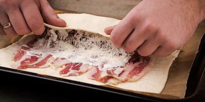 Рецепт мясного рулета в тесте рождественский