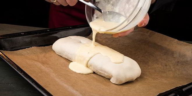 Рецепт мясного рулета в тесте рождественский