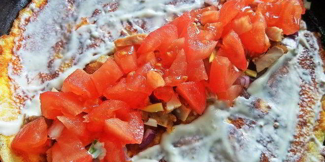 Рецепт омлетного рулета с начинкой