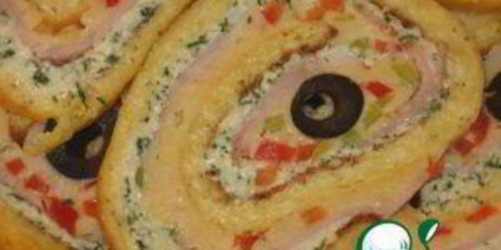 Как приготовить праздничный сырный рулет