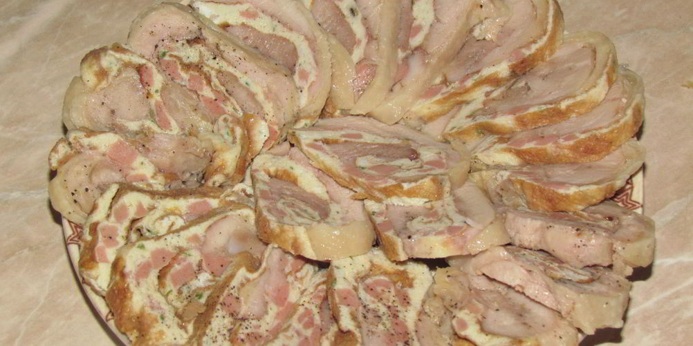 Как приготовить рулет из фаршированной курицы