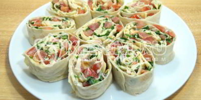 Рецепт рулета из лаваша с помидорами сыром