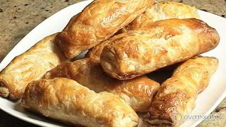 Рецепт Рулетиков — фарша в слоеном тесте