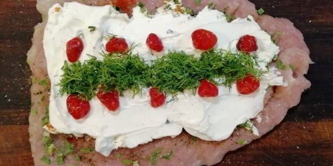 Рецепт рулетиков из куриного филе с начинкой из творожного сыра