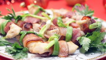 Рецепт Рулетиков из курицы в беконе