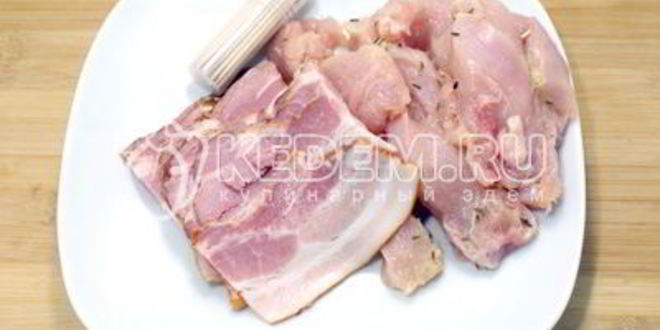 Рецепт рулетиков из курицы в беконе