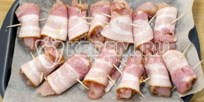 Рецепт рулетиков из курицы в беконе