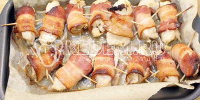 Рецепт рулетиков из курицы в беконе