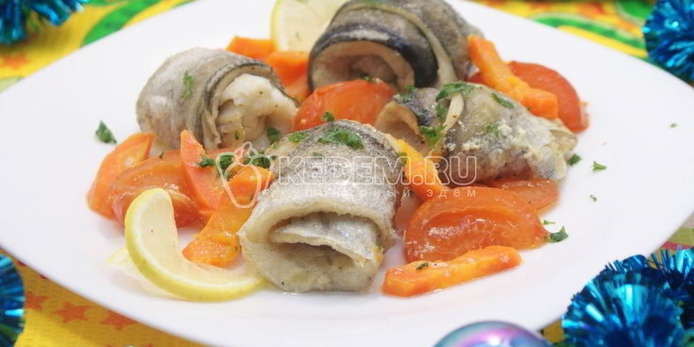 Как приготовить рулетики из рыбы запеченные с овощами