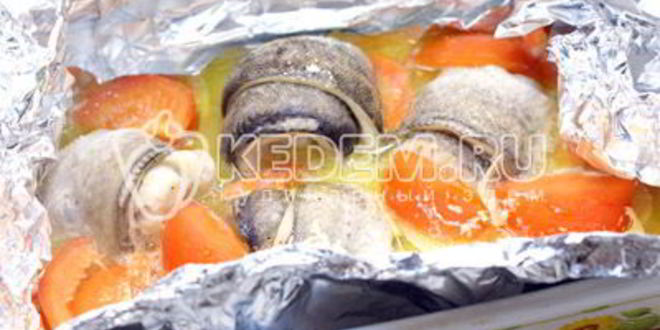 Рецепт рулетиков из рыбы запеченные с овощами