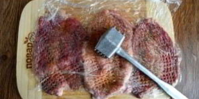 Рецепт рулетиков из свинины с ананасами и сыром