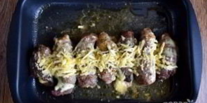 Рецепт рулетиков из свинины с ананасами и сыром