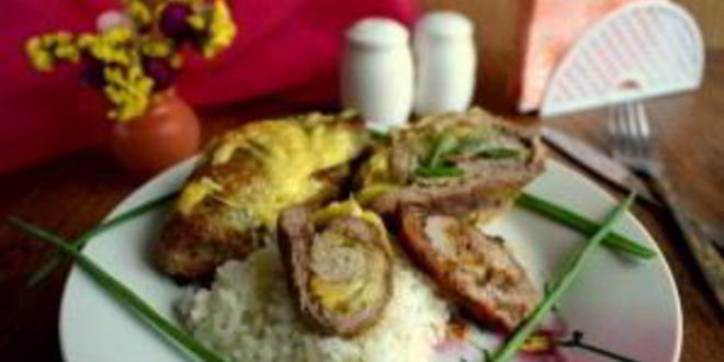 Рецепт рулетиков из свинины с ананасами и сыром