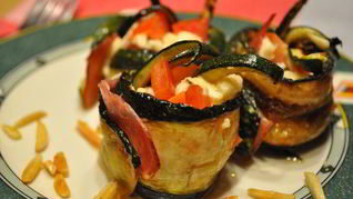 Рецепт Рулетиков с цукини, моцареллой и тунцом