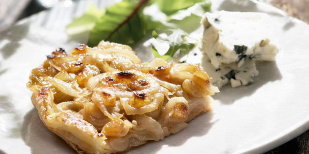 Как приготовить закусочный рулет с луком