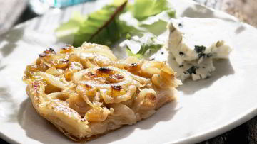 Рецепт Закусочного рулета с луком