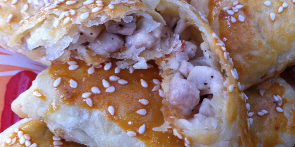 Как приготовить самсу из слоеного теста с курицей