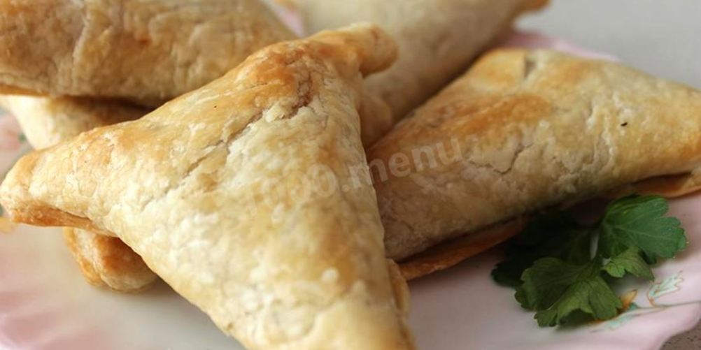 Как приготовить самсу с сыром из слоеного теста