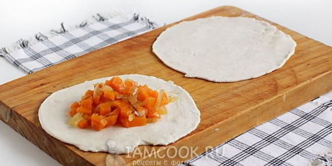 Рецепт самсы с тыквой на готовом слоеном тесте