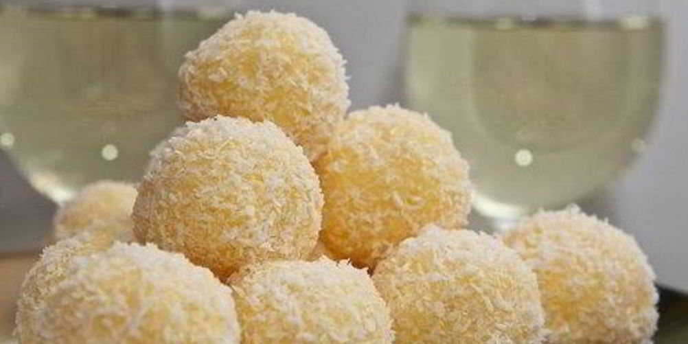 Как приготовить шарики сырные в кокосовой стружке