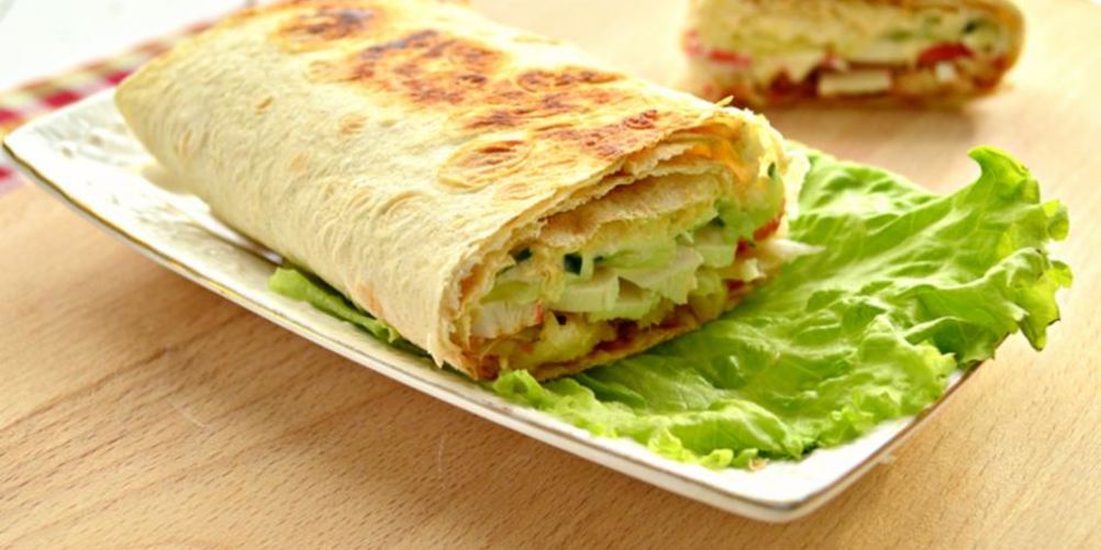 Как приготовить шаурму с крабовыми палочками и свежим огурцом