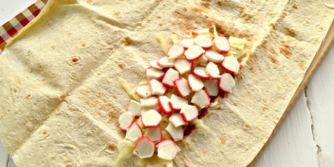 Рецепт шаурмы с крабовыми палочками и свежим огурцом