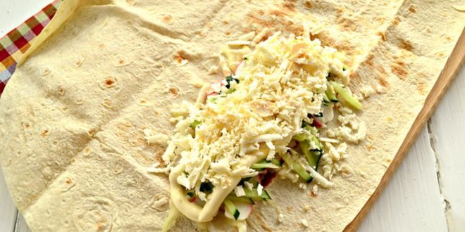 Рецепт шаурмы с крабовыми палочками и свежим огурцом