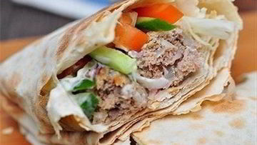 Рецепт Шаурмы с люля-кебаб и овощами в чесночно-йогуртовом соусом