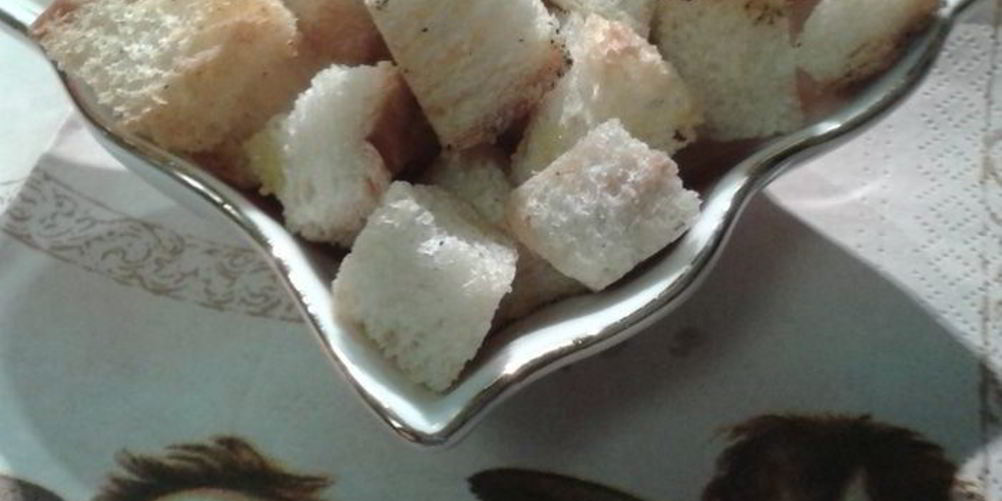 Как приготовить чесночные сухарики