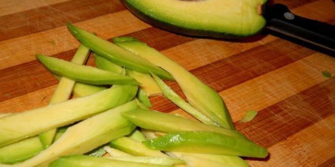 Рецепт маков суши с лососем и авокадо