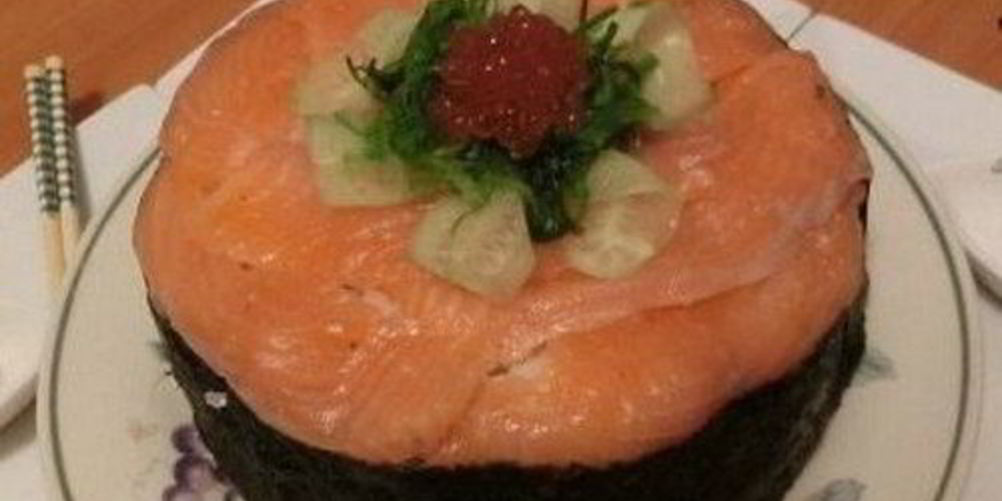 Как приготовить праздничный суши-торт с креветками