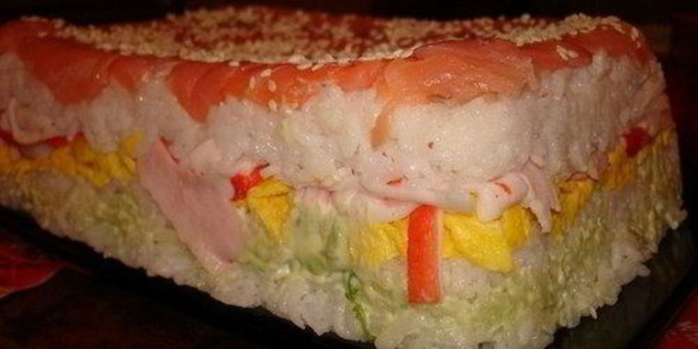 Как приготовить суши-торт с креветками и авокадо
