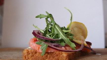 Рецепт Датского открытого сэндвича с красной рыбой