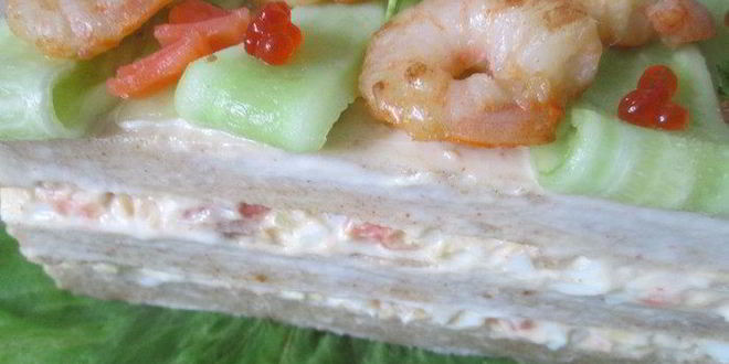 Рецепт исландского сэндвича с лососем и креветками