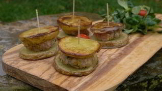 Рецепт Картофельных мини-сэндвичей с котлеткой из ягнятины