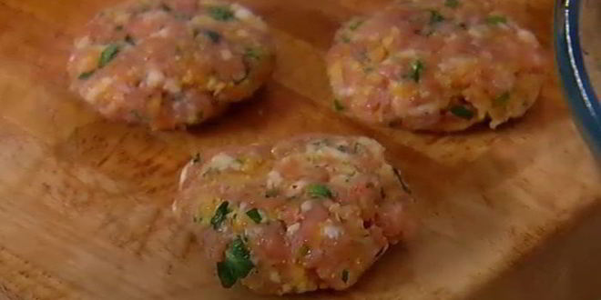 Рецепт картофельных мини-сэндвичей с котлеткой из ягнятины