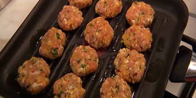 Рецепт картофельных мини-сэндвичей с котлеткой из ягнятины